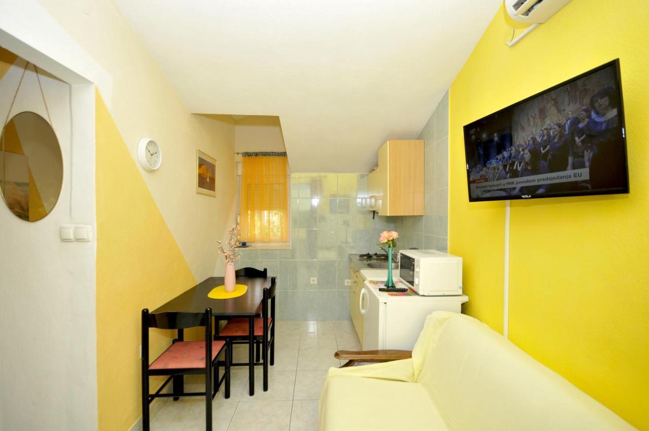Apartments With A Parking Space Okrug Donji, Ciovo - 13732 Donji Okrug  エクステリア 写真
