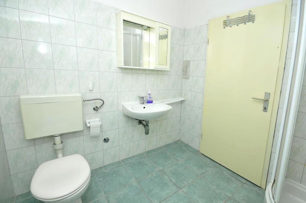 Apartments With A Parking Space Okrug Donji, Ciovo - 13732 Donji Okrug  部屋 写真