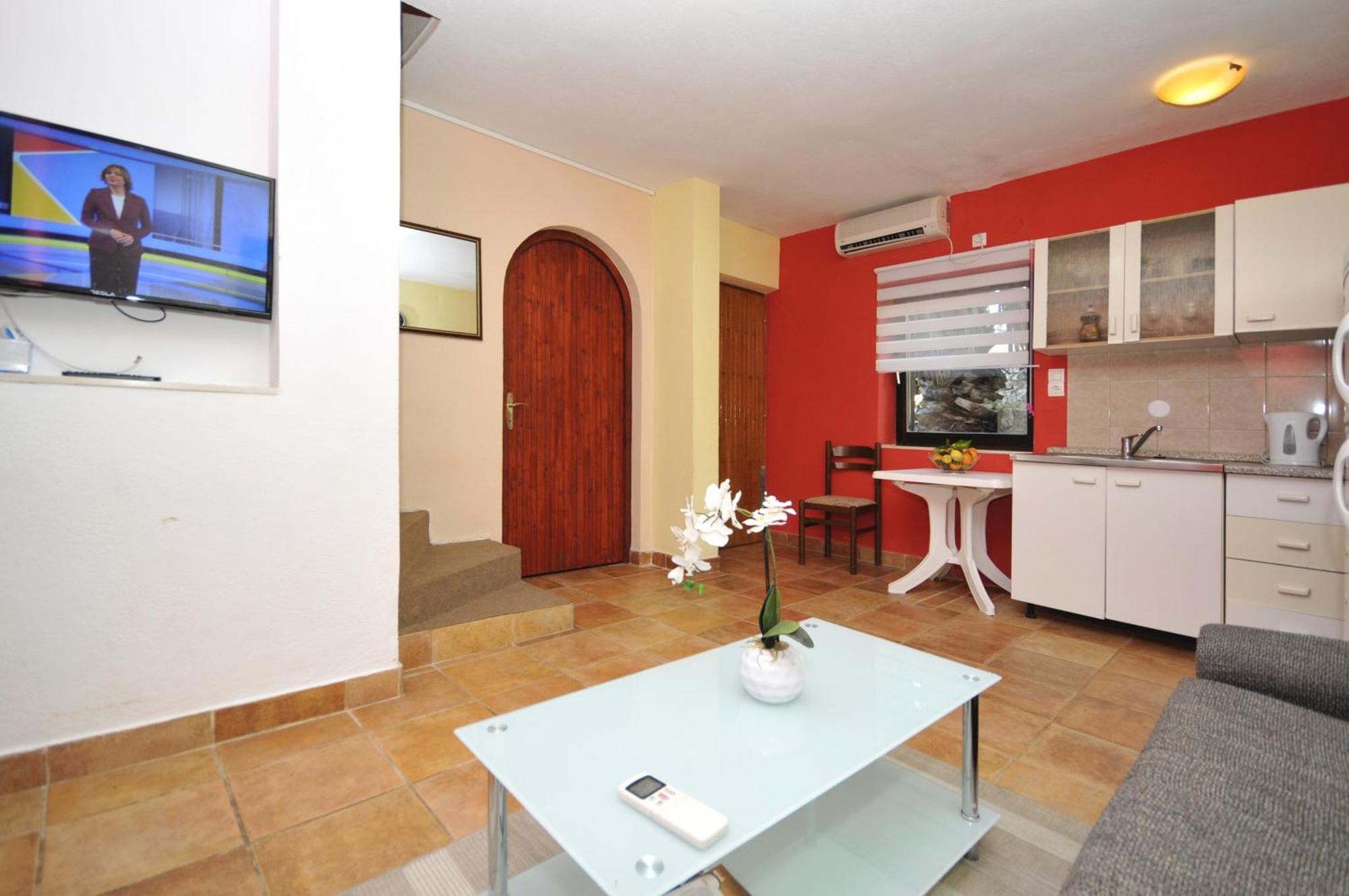 Apartments With A Parking Space Okrug Donji, Ciovo - 13732 Donji Okrug  部屋 写真