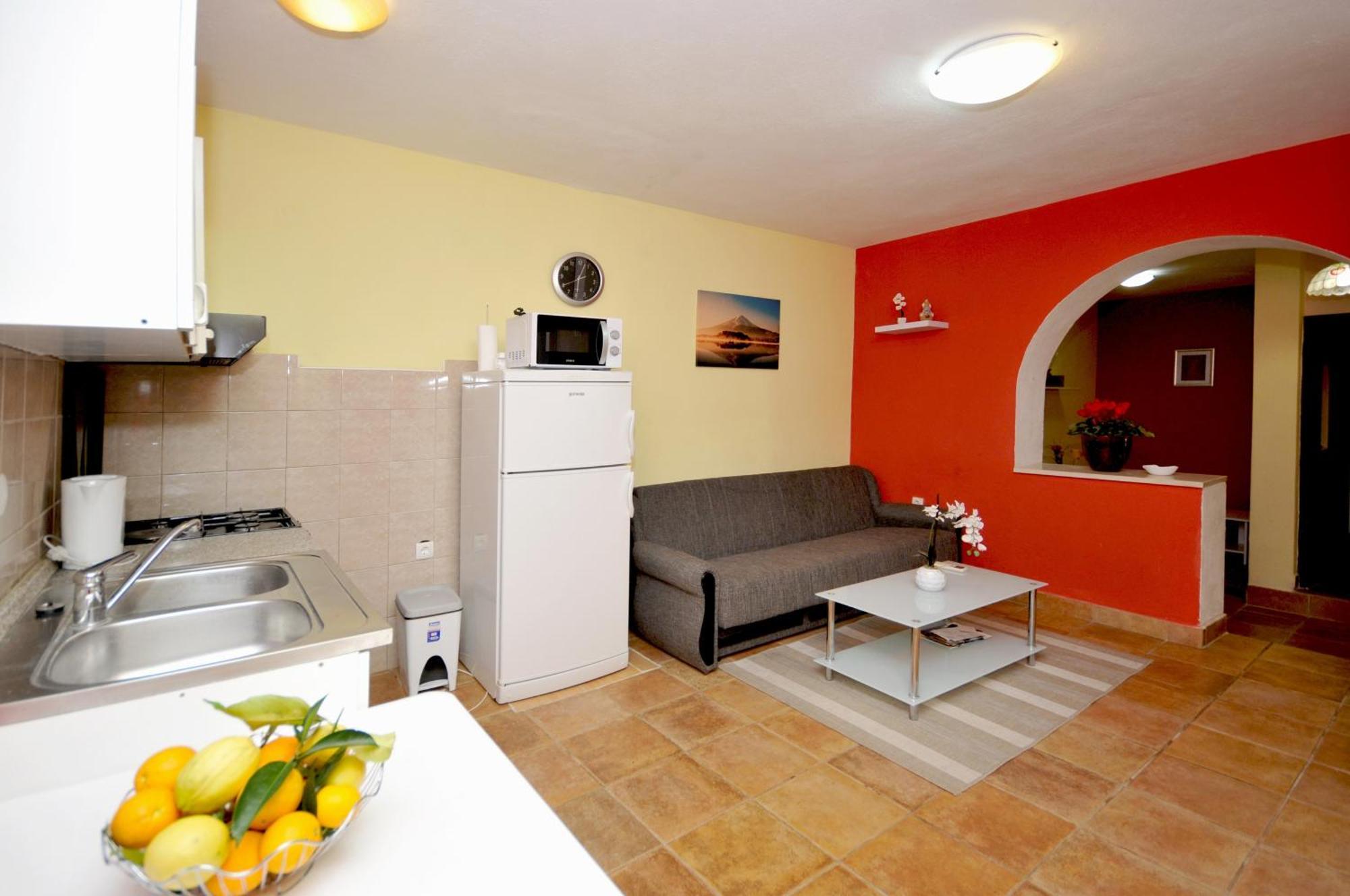 Apartments With A Parking Space Okrug Donji, Ciovo - 13732 Donji Okrug  部屋 写真