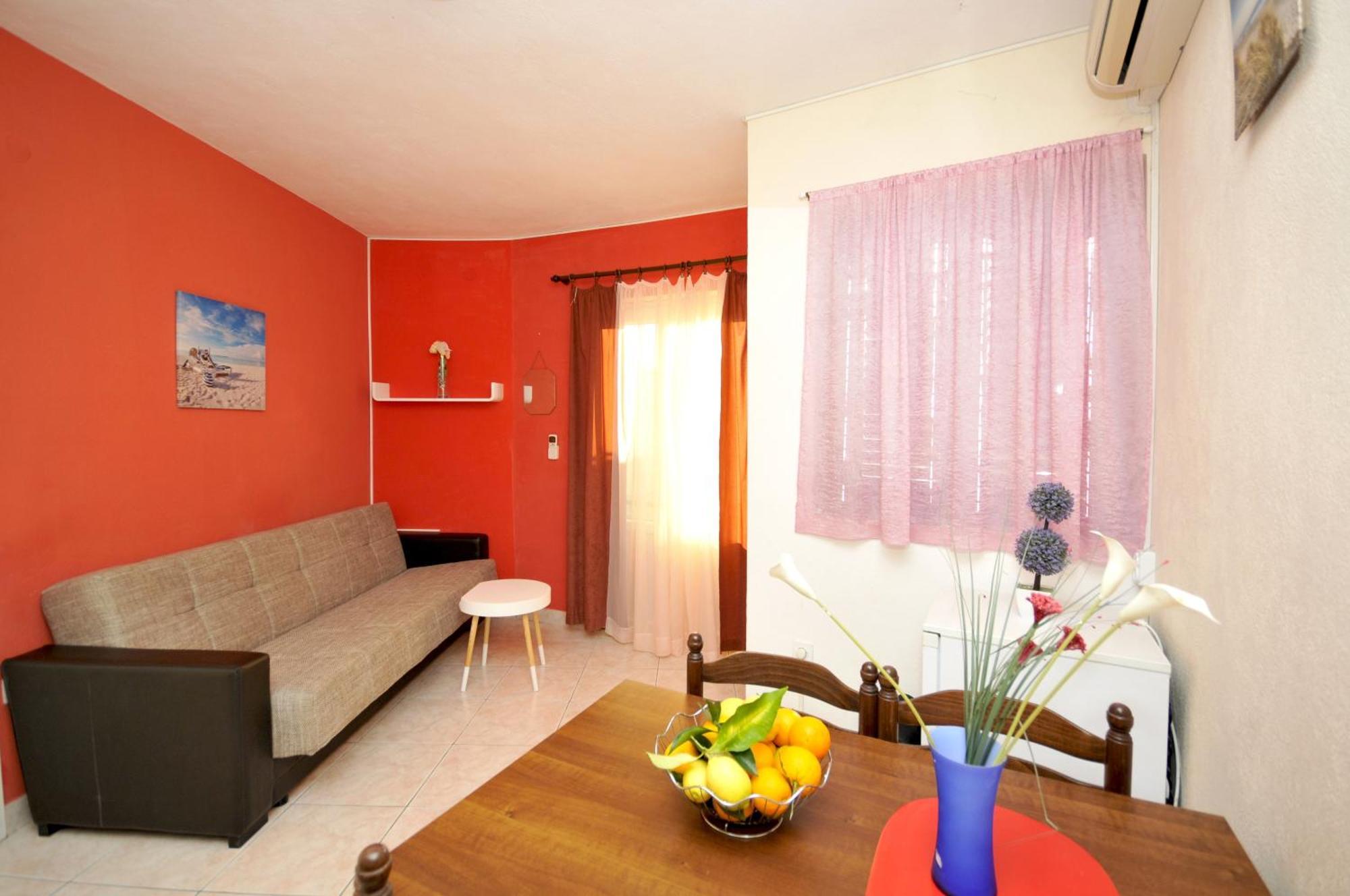 Apartments With A Parking Space Okrug Donji, Ciovo - 13732 Donji Okrug  部屋 写真